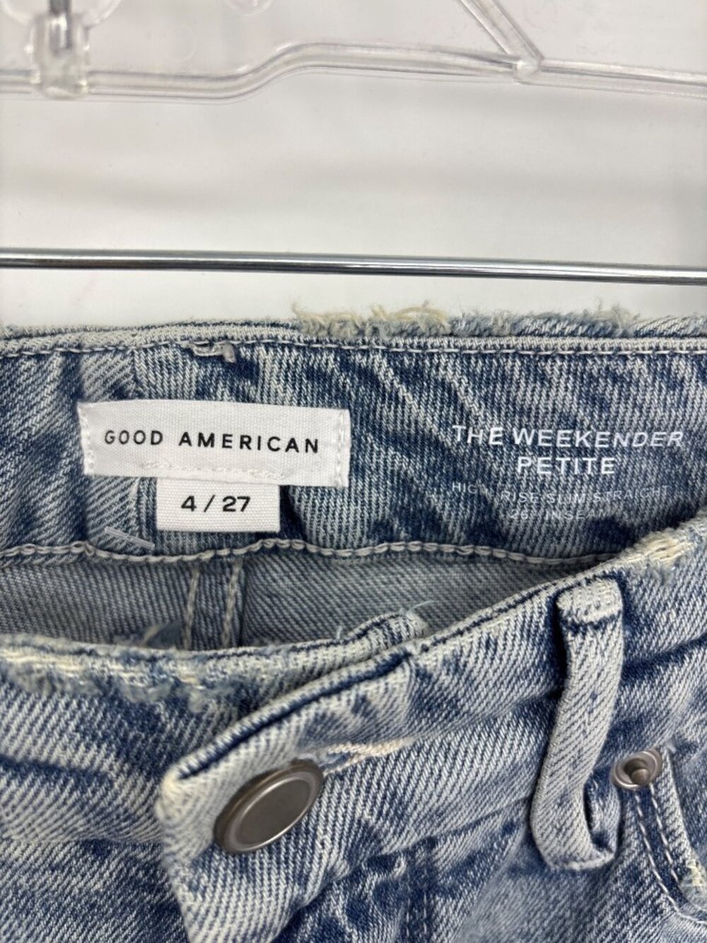 Good American The Weekender Crop Jean Light Wash Size 4/27 Petite - Picture 3 of 5